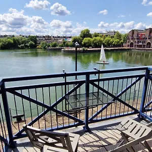 Wapping 700sqft 2 Bedroom - South Facing Dockside Views - Secure Parking , London United Kingdom